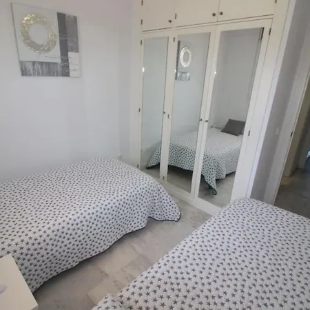 Fuengirola, Torreblanca Del Sol. Calle Tucan N12